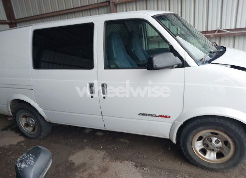 Photo 13 of 2001 Chevrolet Astro (VIN 1GCDL19W01B104614)