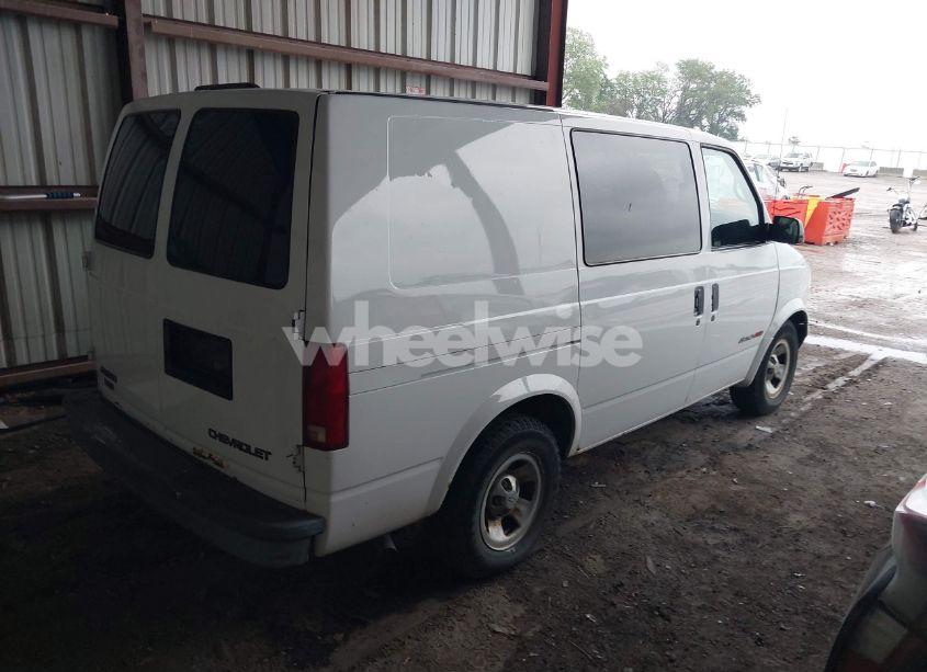 Photo 4 of 2001 Chevrolet Astro (VIN 1GCDL19W01B104614)
