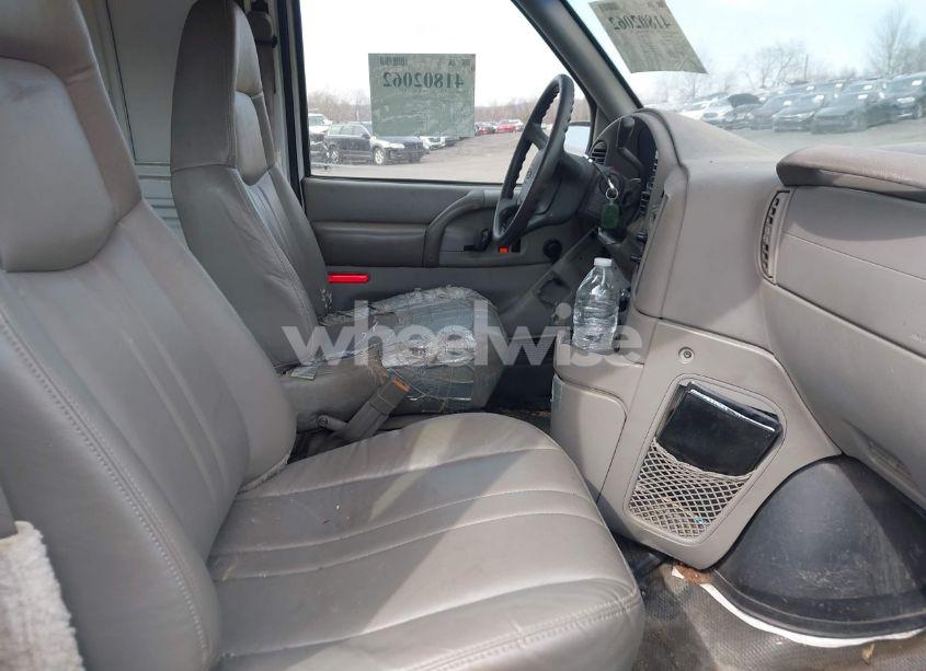 Photo 5 of 1999 Chevrolet Astro (VIN 1GCDL19W0XB200123)