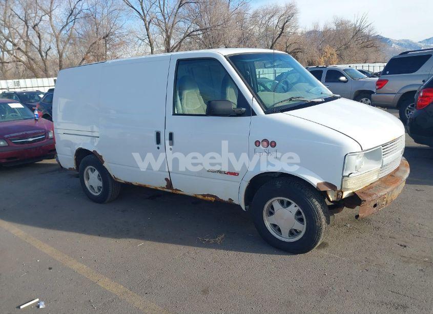 1999 Chevrolet Astro (VIN 1GCDL19W5XB112457) main photo