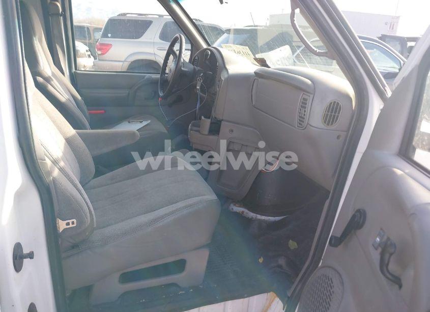 Photo 5 of 1999 Chevrolet Astro (VIN 1GCDL19W5XB112457)