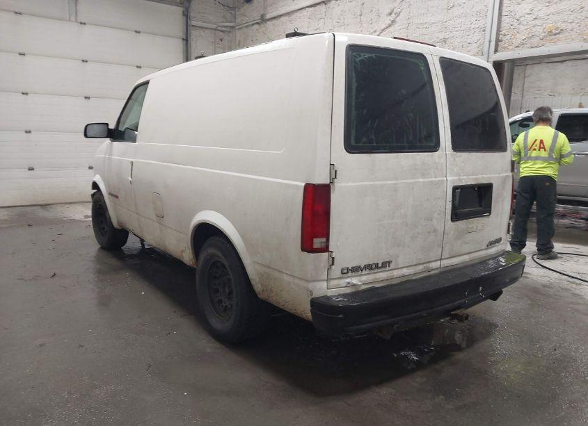 Photo 3 of 2000 Chevrolet Astro (VIN 1GCDL19W6YB212603)