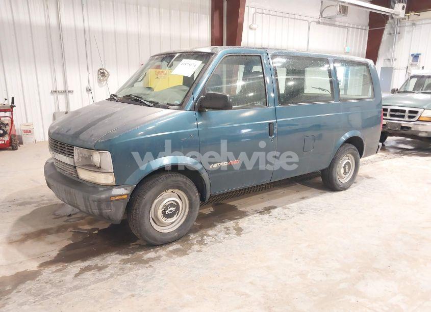 Photo 2 of 1998 Chevrolet Astro (VIN 1GCDL19W8WB156841)