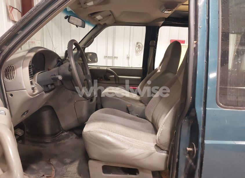 Photo 5 of 1998 Chevrolet Astro (VIN 1GCDL19W8WB156841)