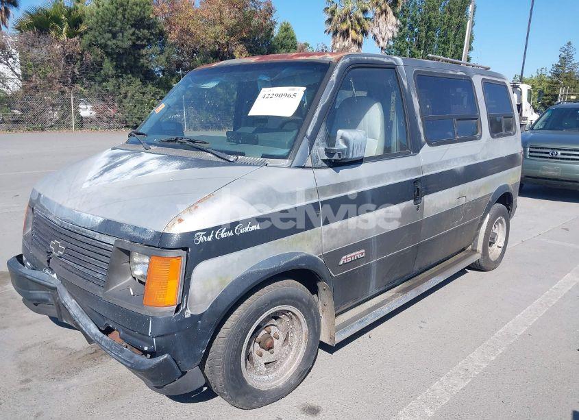 Photo 2 of 1986 Chevrolet Astro (VIN 1GCDM15Z2GB143503)