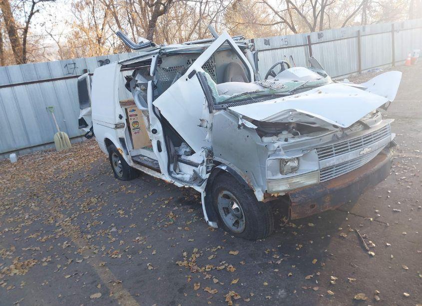 2000 Chevrolet Astro (VIN 1GCDM19W0YB128368) main photo
