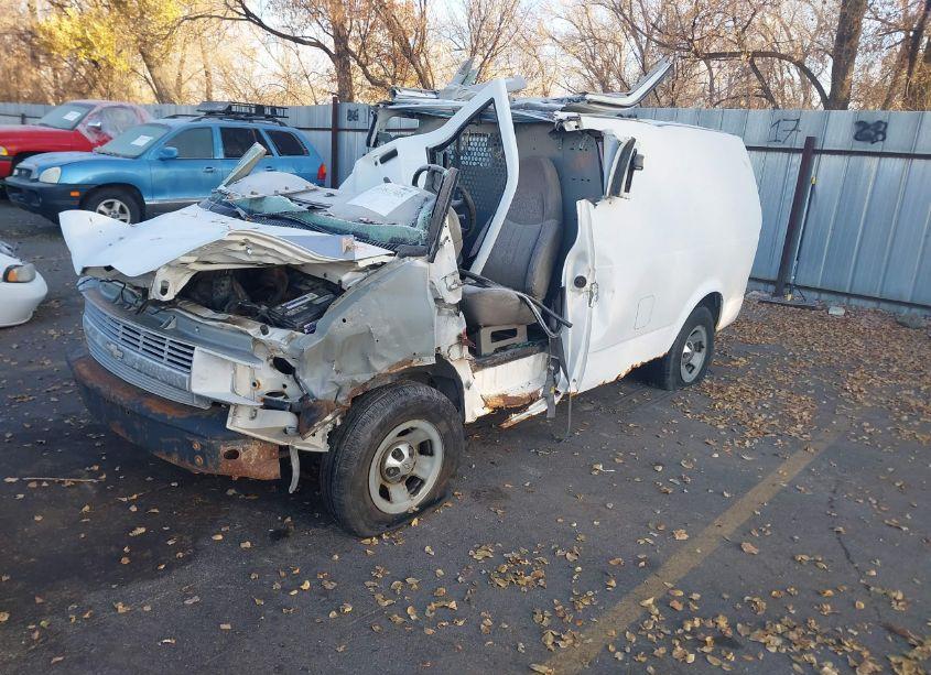 Photo 2 of 2000 Chevrolet Astro (VIN 1GCDM19W0YB128368)