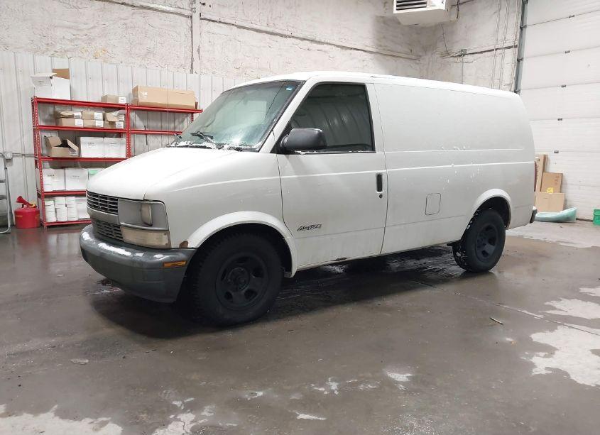 Photo 2 of 2001 Chevrolet Astro (VIN 1GCDM19W11B113433)