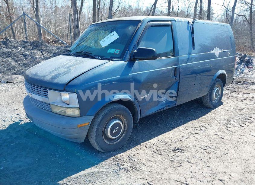 Photo 2 of 1998 Chevrolet Astro (VIN 1GCDM19W1WB194599)