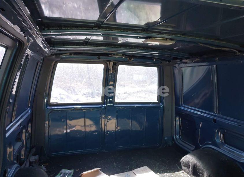 Photo 8 of 1998 Chevrolet Astro (VIN 1GCDM19W1WB194599)