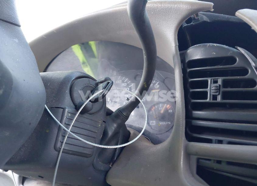 Photo 11 of 1999 Chevrolet Astro (VIN 1GCDM19W2XB127253)