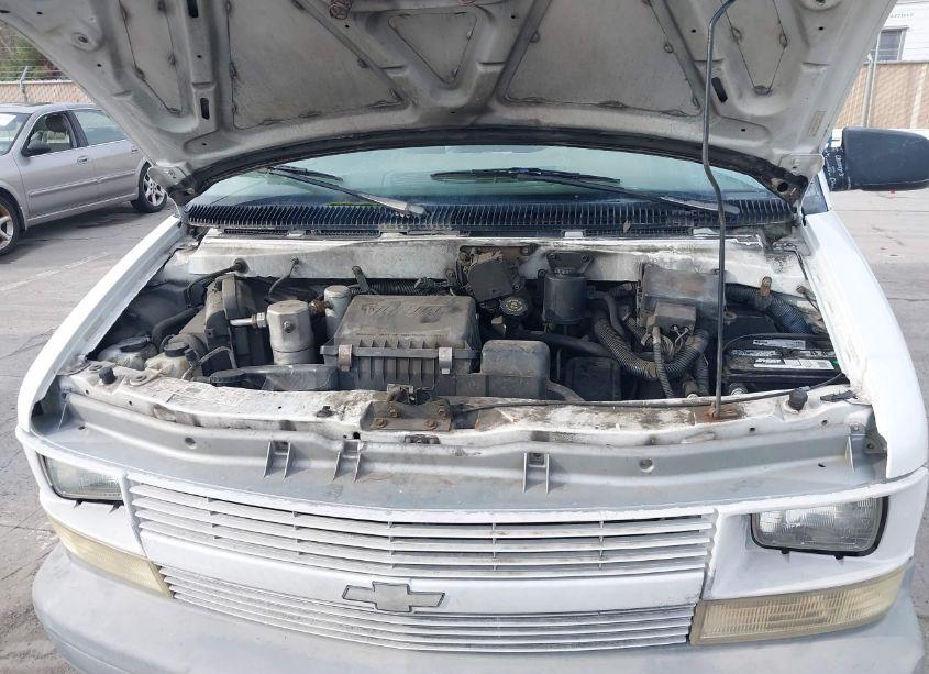 Photo 10 of 2001 Chevrolet Astro (VIN 1GCDM19W31B130766)