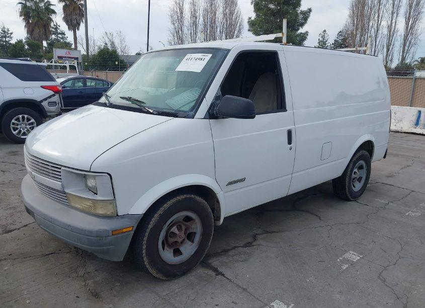 Photo 2 of 2001 Chevrolet Astro (VIN 1GCDM19W31B130766)