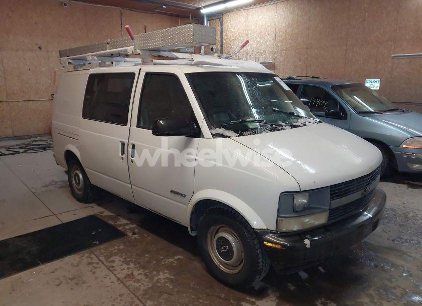 1995 Chevrolet Astro (VIN 1GCDM19W5SB182028) main photo