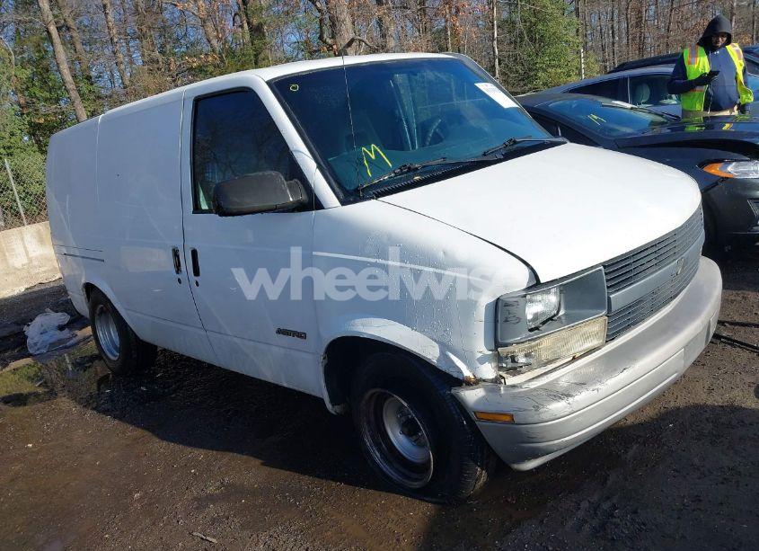 2000 Chevrolet Astro (VIN 1GCDM19W8YB126819) main photo