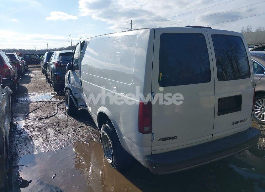 Photo 3 of 2000 Chevrolet Astro (VIN 1GCDM19W8YB126819)