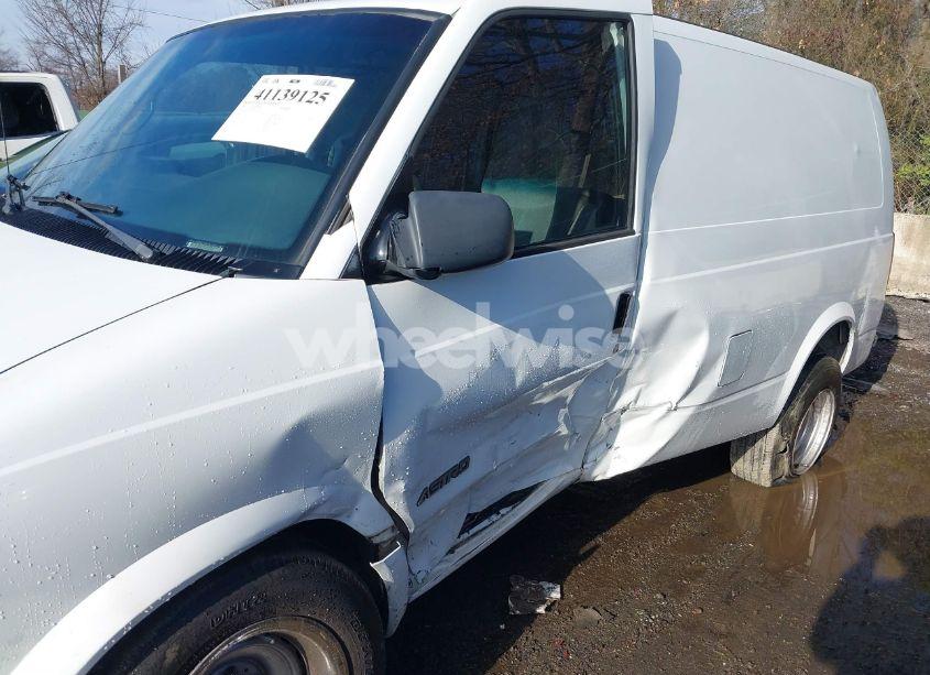 Photo 6 of 2000 Chevrolet Astro (VIN 1GCDM19W8YB126819)