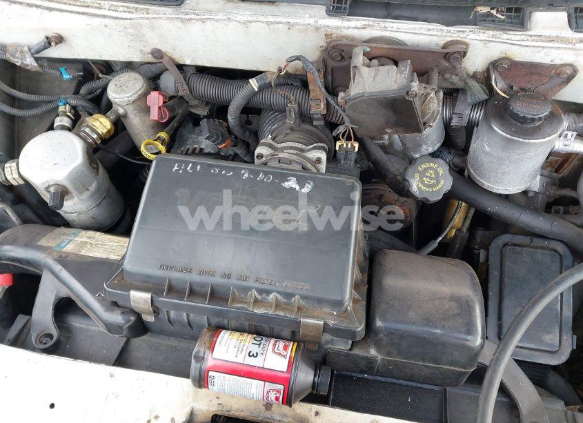 Photo 10 of 1998 Chevrolet Astro (VIN 1GCDM19WXWB139102)
