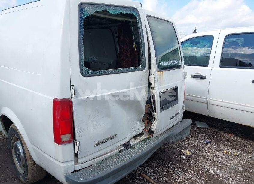 Photo 12 of 1998 Chevrolet Astro (VIN 1GCDM19WXWB139102)