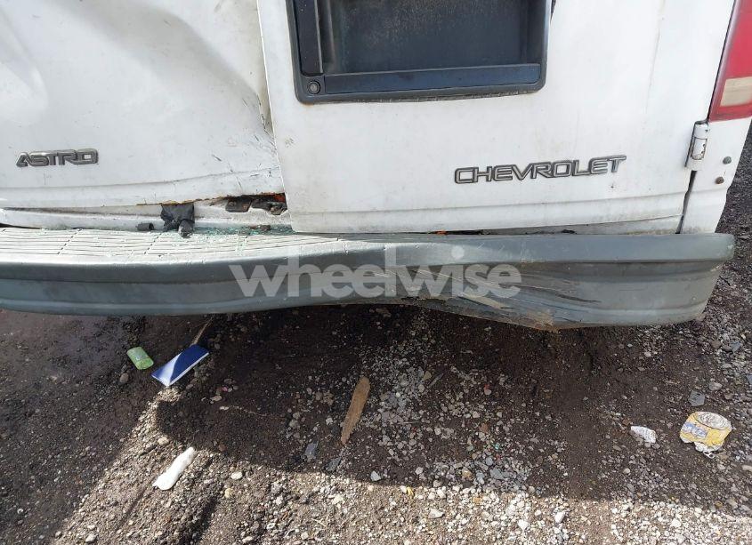 Photo 15 of 1998 Chevrolet Astro (VIN 1GCDM19WXWB139102)