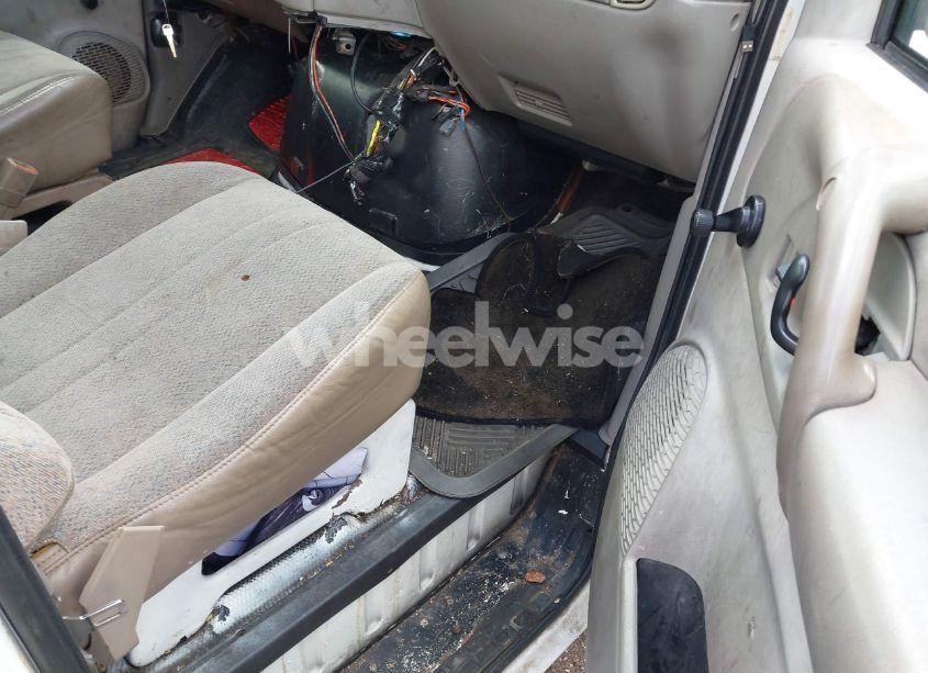 Photo 5 of 1998 Chevrolet Astro (VIN 1GCDM19WXWB139102)