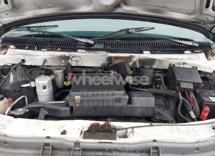 Photo 10 of 1998 Chevrolet Astro (VIN 1GCDM19WXWB155185)