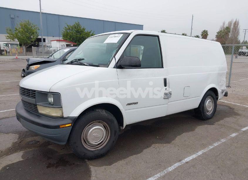 Photo 2 of 1998 Chevrolet Astro (VIN 1GCDM19WXWB155185)