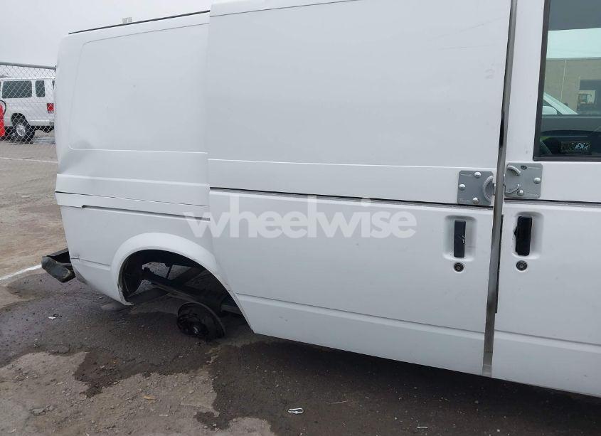 Photo 6 of 1998 Chevrolet Astro (VIN 1GCDM19WXWB155185)