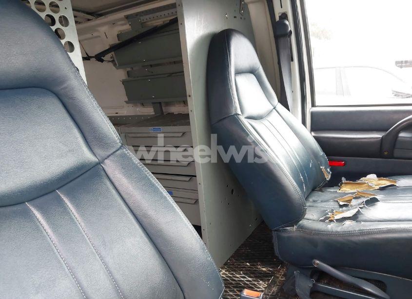 Photo 8 of 1998 Chevrolet Astro (VIN 1GCDM19WXWB155185)