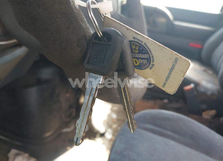 Photo 11 of 1998 Chevrolet Astro (VIN 1GCDM19WXWB192883)