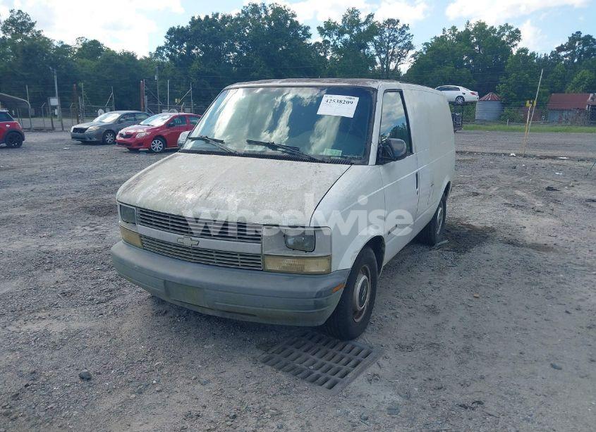 Photo 2 of 1998 Chevrolet Astro (VIN 1GCDM19WXWB192883)