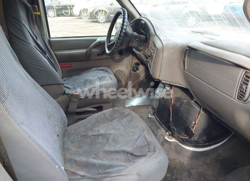 Photo 5 of 2003 Chevrolet Astro (VIN 1GCDM19X43B122767)