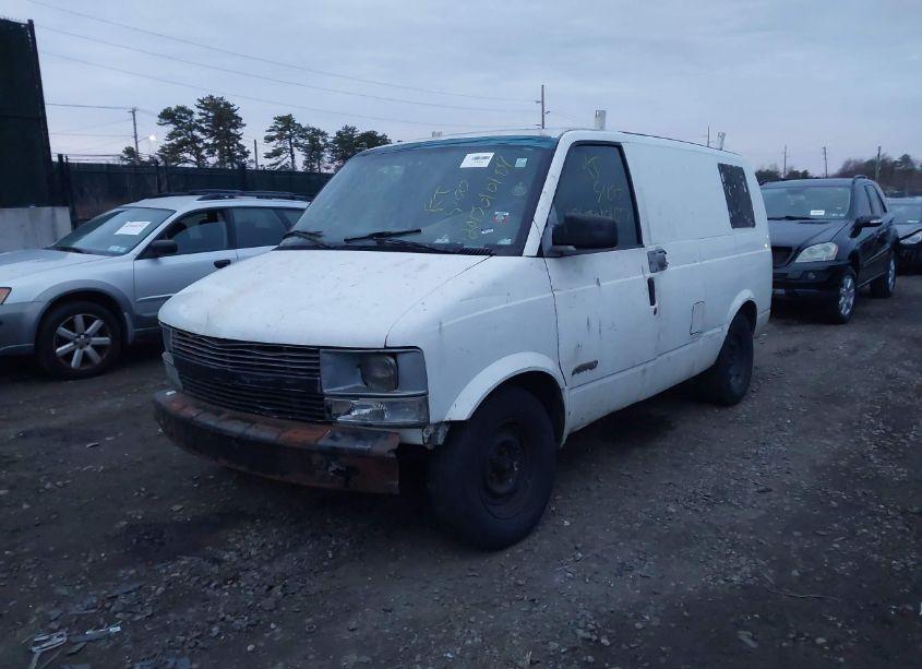 Photo 2 of 2002 Chevrolet Astro (VIN 1GCDM19X52B127538)