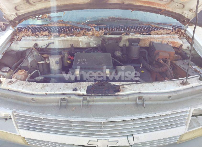 Photo 10 of 2002 Chevrolet Astro (VIN 1GCDM19X72B147077)