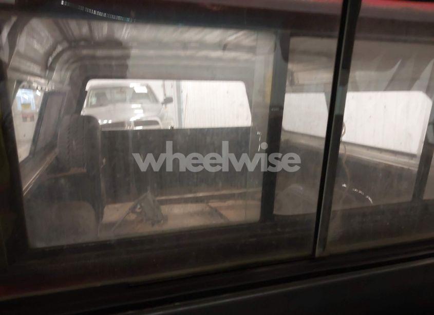 Photo 8 of 1987 Chevrolet R10 (VIN 1GCDR14H6HJ102552)