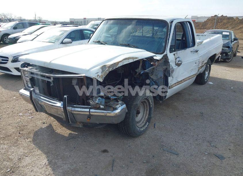 Photo 2 of 1987 Chevrolet R10 (VIN 1GCDR14H9HJ105025)