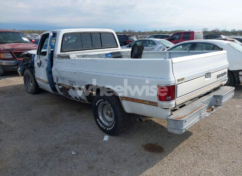 Photo 3 of 1987 Chevrolet R10 (VIN 1GCDR14H9HJ105025)