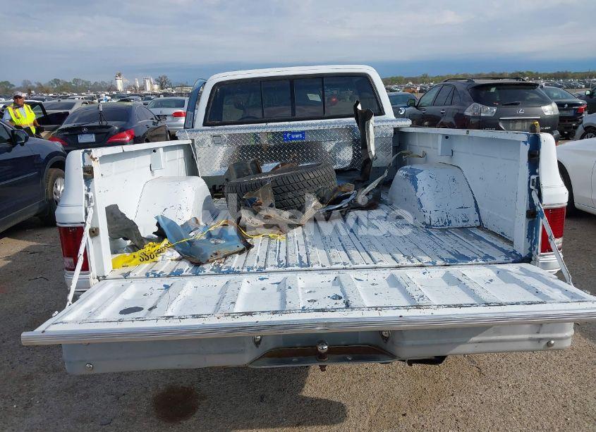 Photo 8 of 1987 Chevrolet R10 (VIN 1GCDR14H9HJ105025)