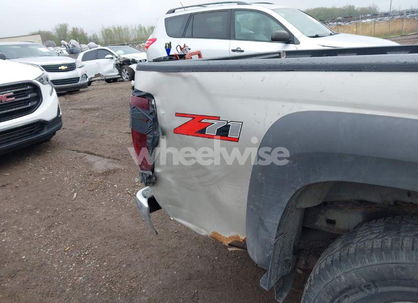Photo 6 of 2005 Chevrolet Colorado LS (VIN 1GCDS136058243852)
