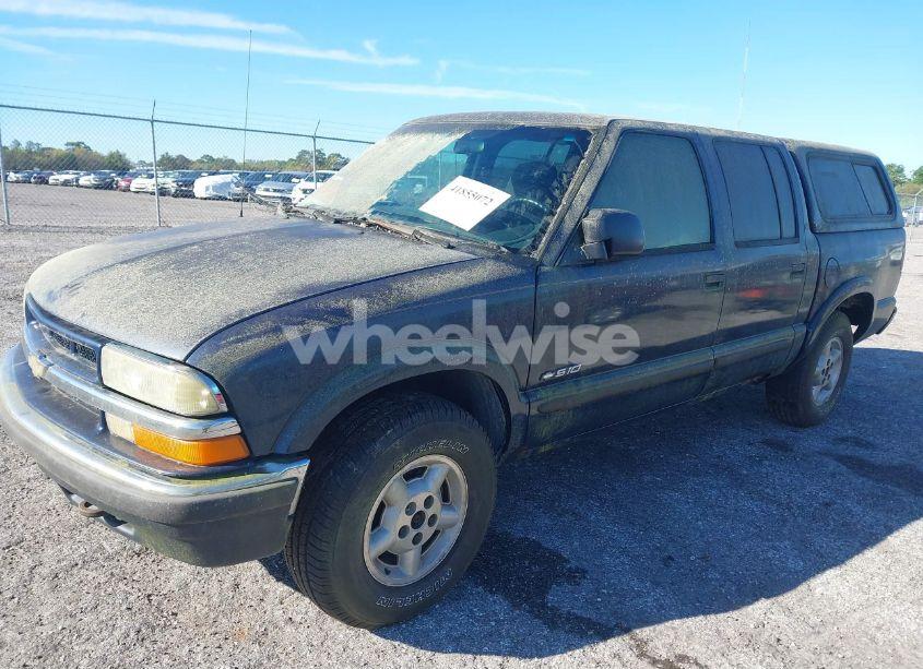 Photo 2 of 2002 Chevrolet S-10 LS (VIN 1GCDT13W02K156125)