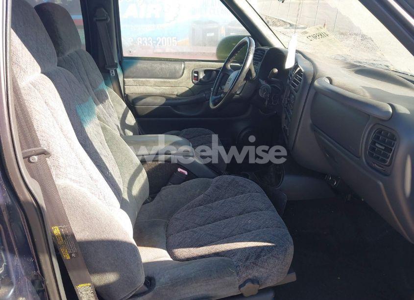 Photo 5 of 2002 Chevrolet S-10 LS (VIN 1GCDT13W02K156125)