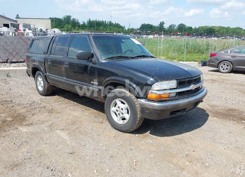2002 Chevrolet S-10 LS (VIN 1GCDT13W02K188895) main photo