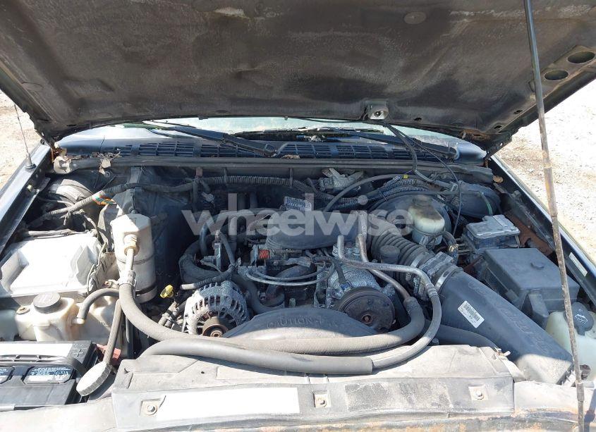 Photo 10 of 2002 Chevrolet S-10 LS (VIN 1GCDT13W02K188895)