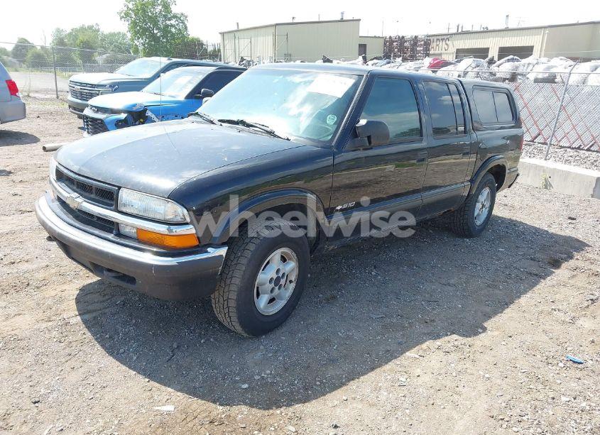 Photo 2 of 2002 Chevrolet S-10 LS (VIN 1GCDT13W02K188895)
