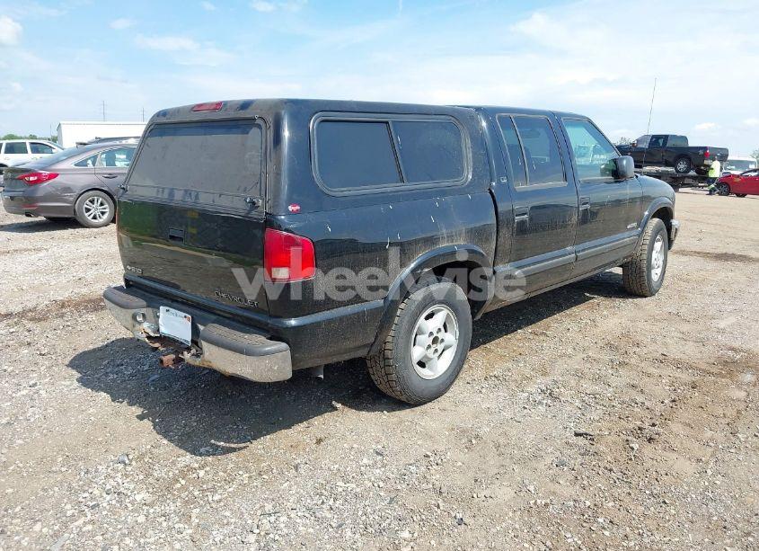 Photo 4 of 2002 Chevrolet S-10 LS (VIN 1GCDT13W02K188895)