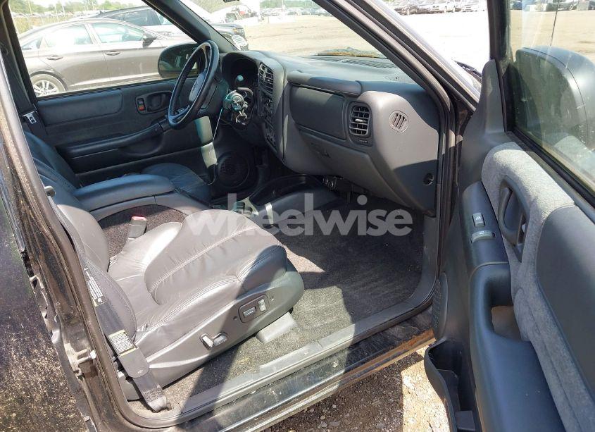 Photo 5 of 2002 Chevrolet S-10 LS (VIN 1GCDT13W02K188895)