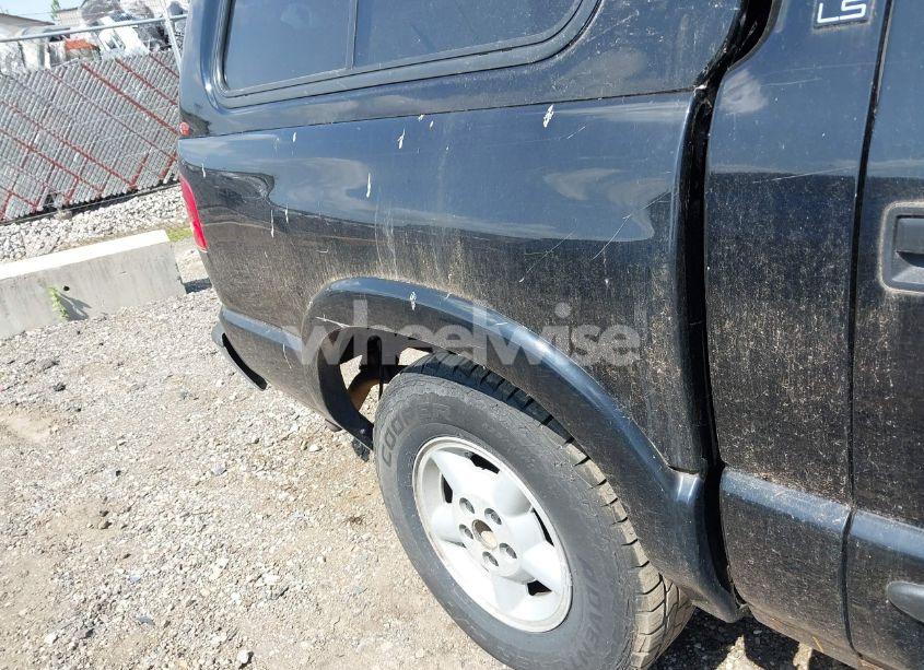 Photo 6 of 2002 Chevrolet S-10 LS (VIN 1GCDT13W02K188895)