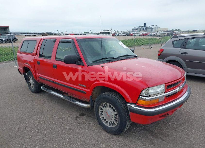 2002 Chevrolet S-10 LS (VIN 1GCDT13W22K162752) main photo