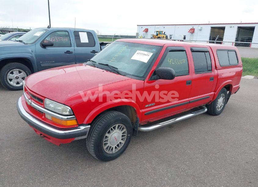 Photo 2 of 2002 Chevrolet S-10 LS (VIN 1GCDT13W22K162752)
