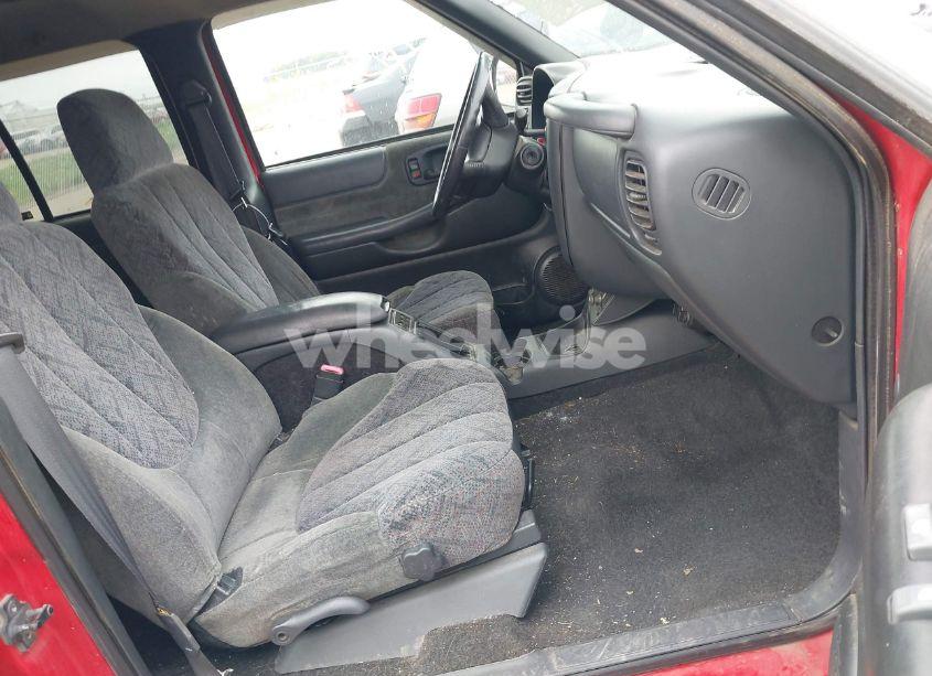 Photo 5 of 2002 Chevrolet S-10 LS (VIN 1GCDT13W22K162752)